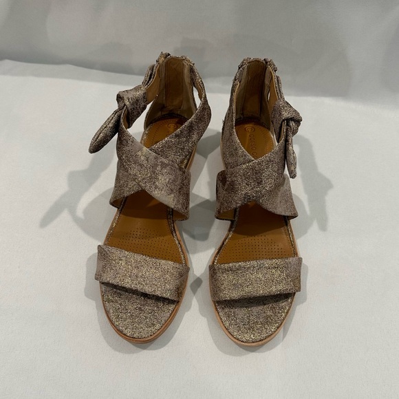 NIB Corso Como Rasque Rose Metallic Brocade Sandals Size 7 - Picture 1 of 7